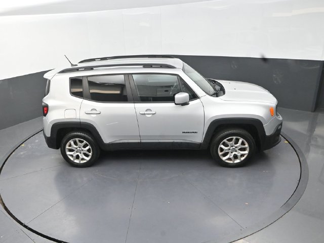 Used 2017 Jeep Renegade Latitude w/ Cold Weather Group AWD/4WD image 30