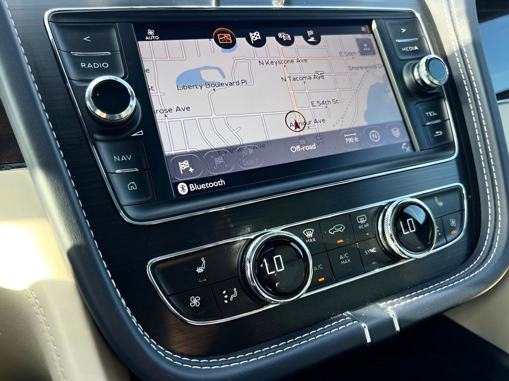 Used 2018 Bentley Bentayga AWD/4WD image 38