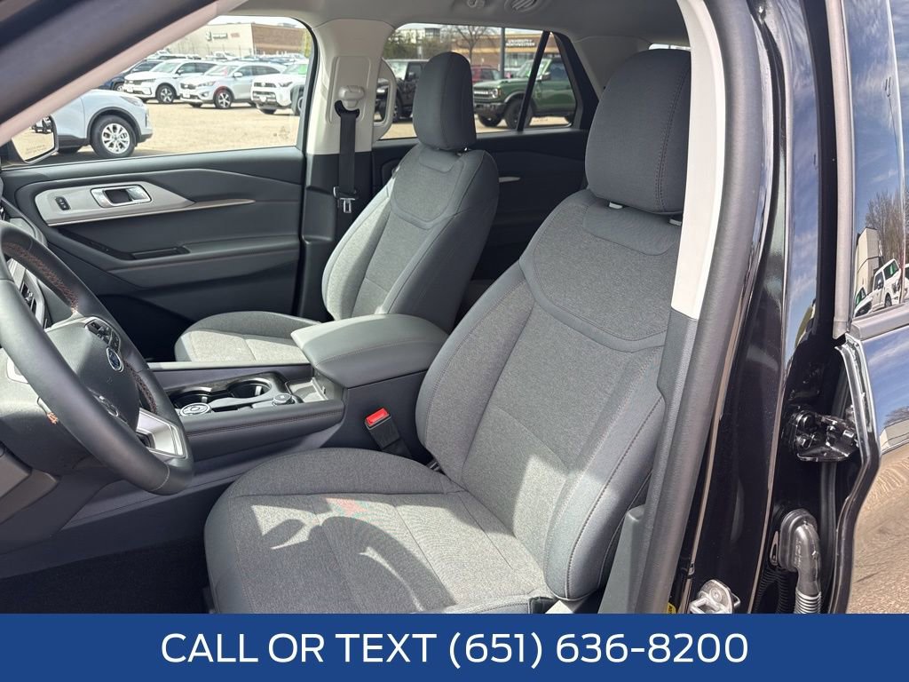Used 2025 Ford Explorer Active AWD/4WD image 26