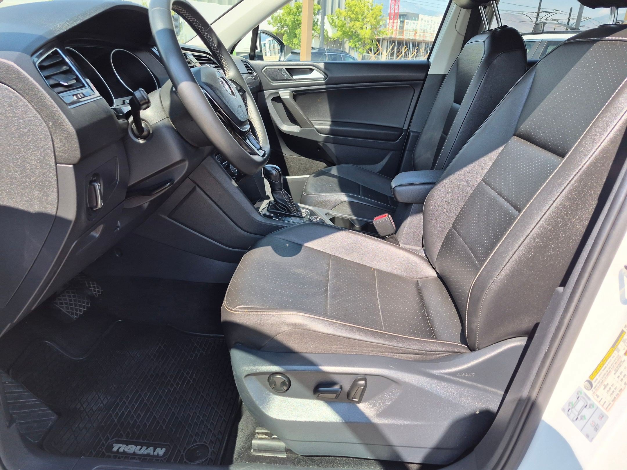 Used 2021 Volkswagen Tiguan SE AWD/4WD image 16