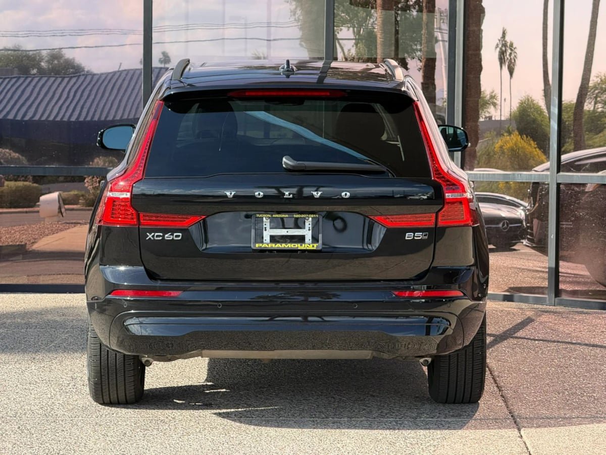 Used 2022 Volvo XC60 B5 Momentum image 9