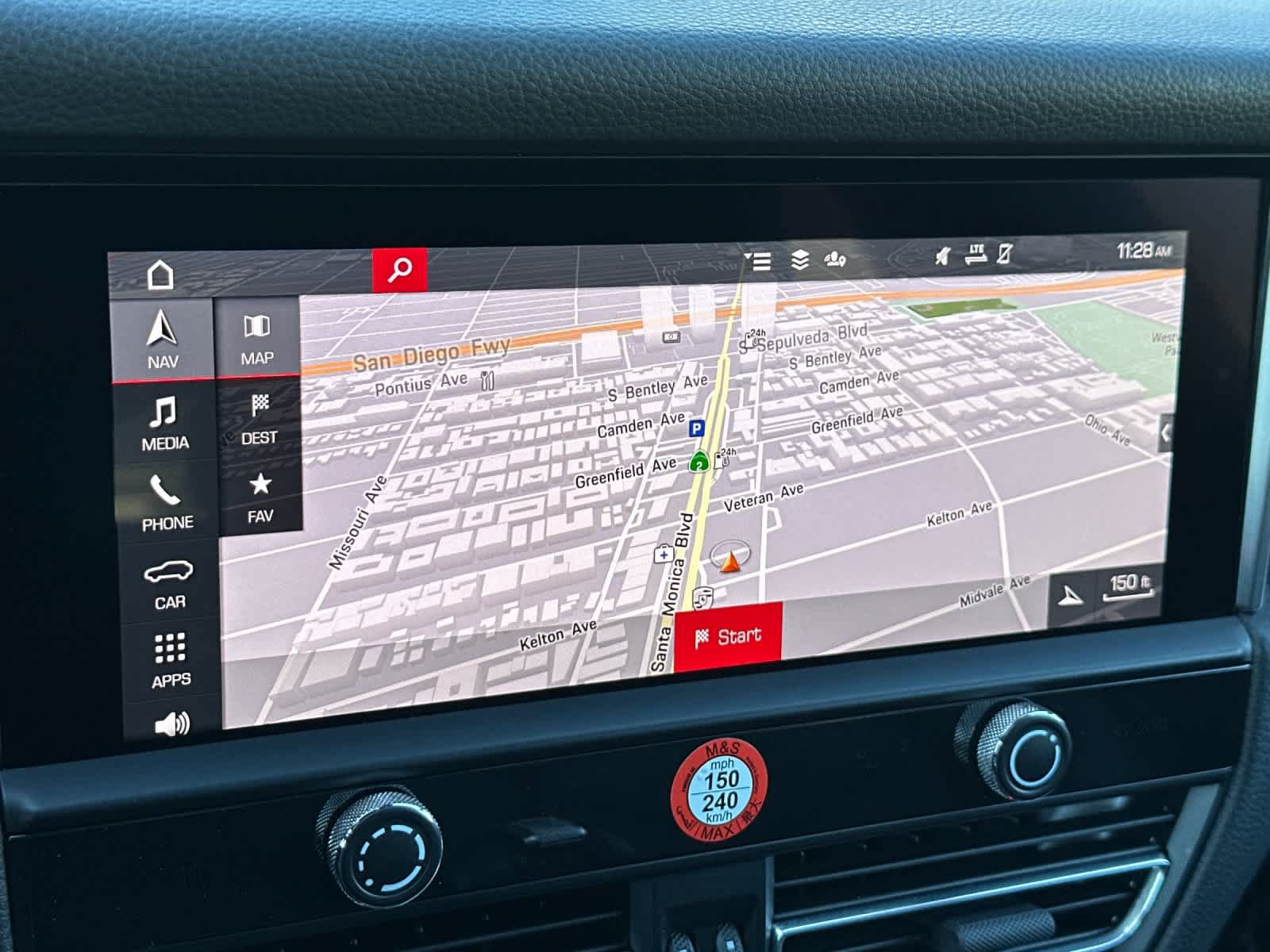 Certified 2025 Porsche Macan AWD/4WD image 21