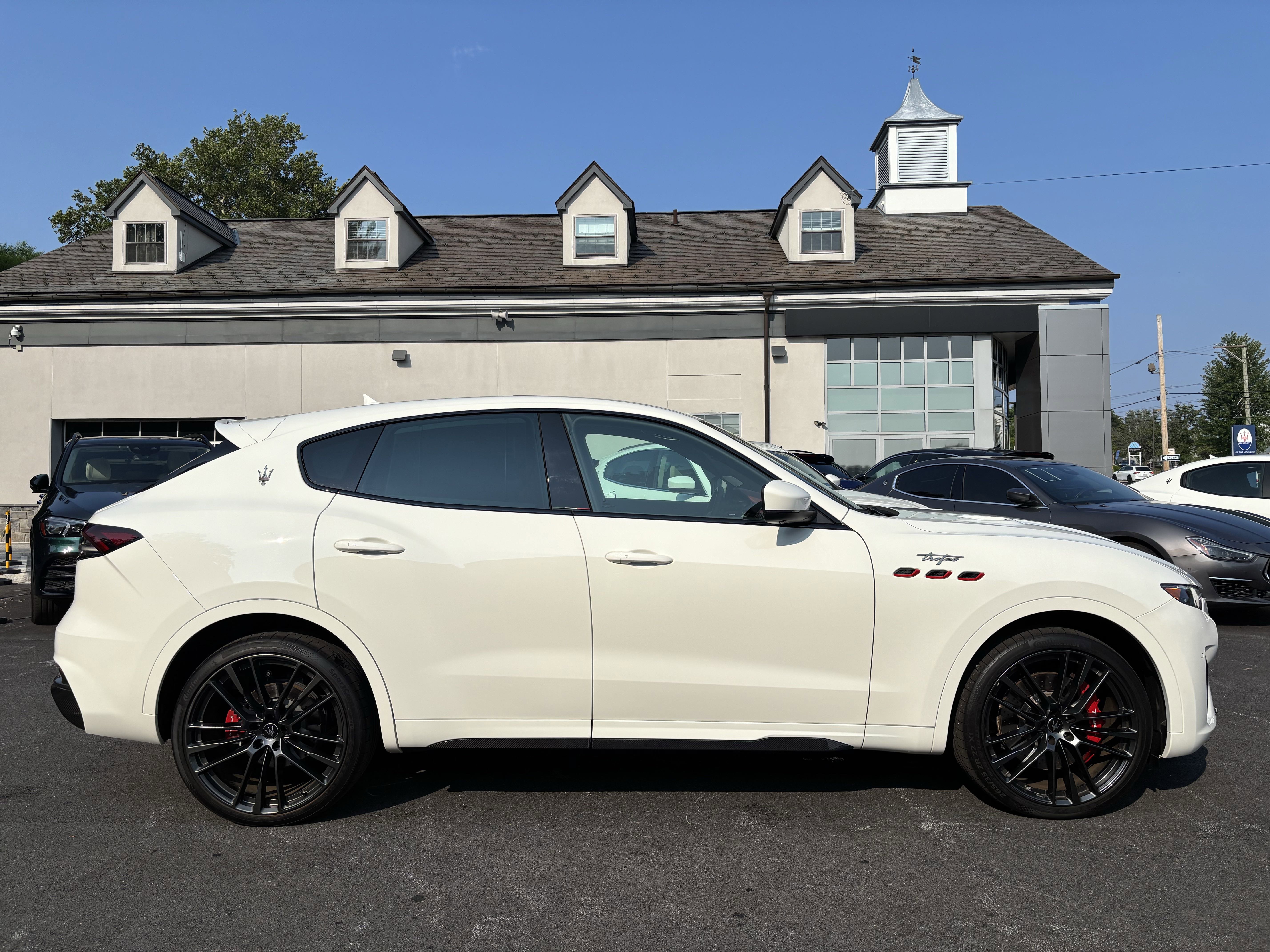 Used 2023 Maserati Levante Trofeo image 6