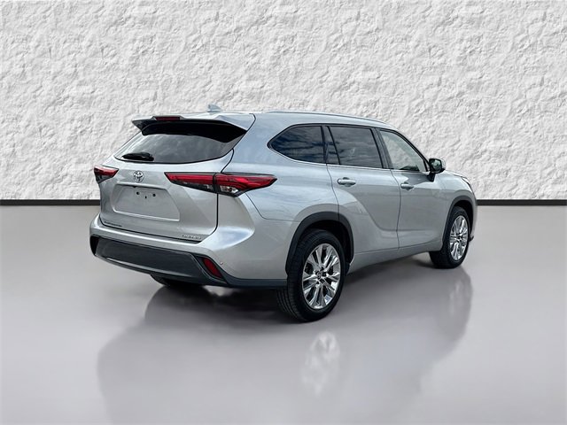 Used 2020 Toyota Highlander Limited image 3