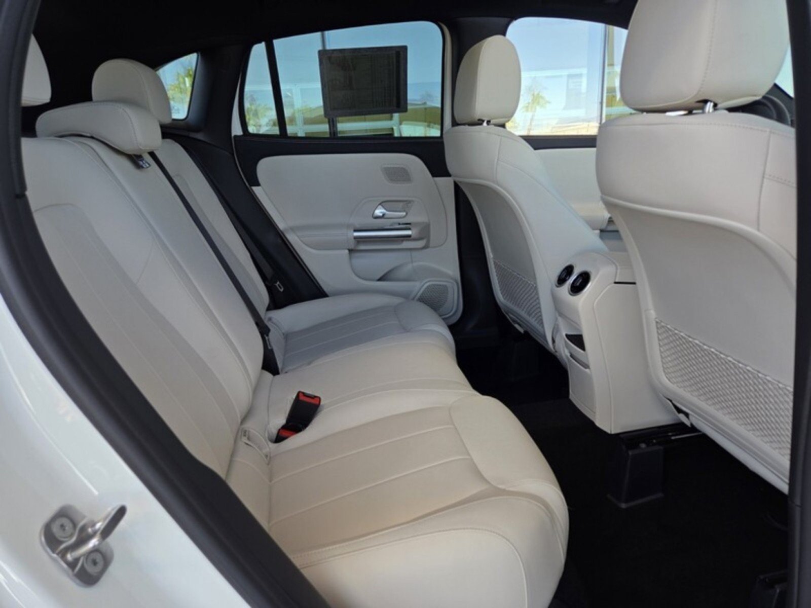 Certified 2026 Mercedes-Benz GLA 250 w/ Exclusive Package image 18