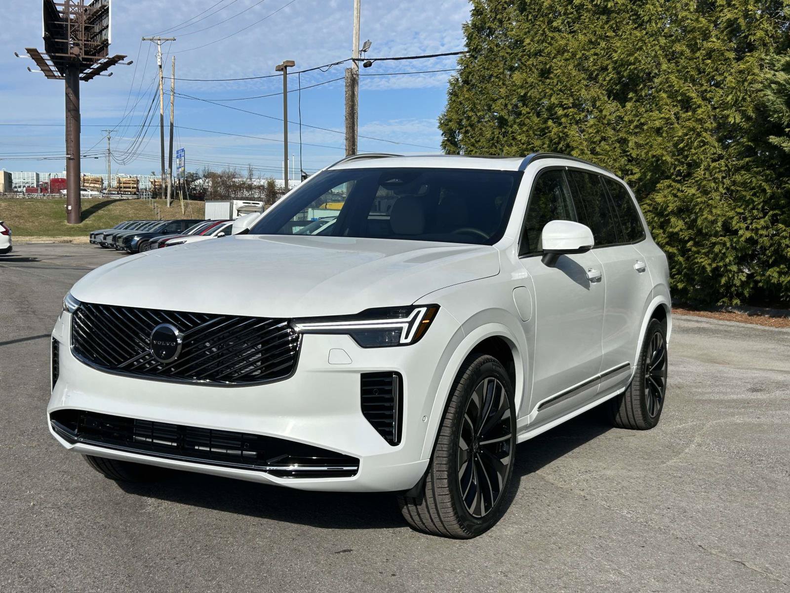 New 2026 Volvo XC90 T8 Plus w/ Protection Package Premier AWD/4WD image 7