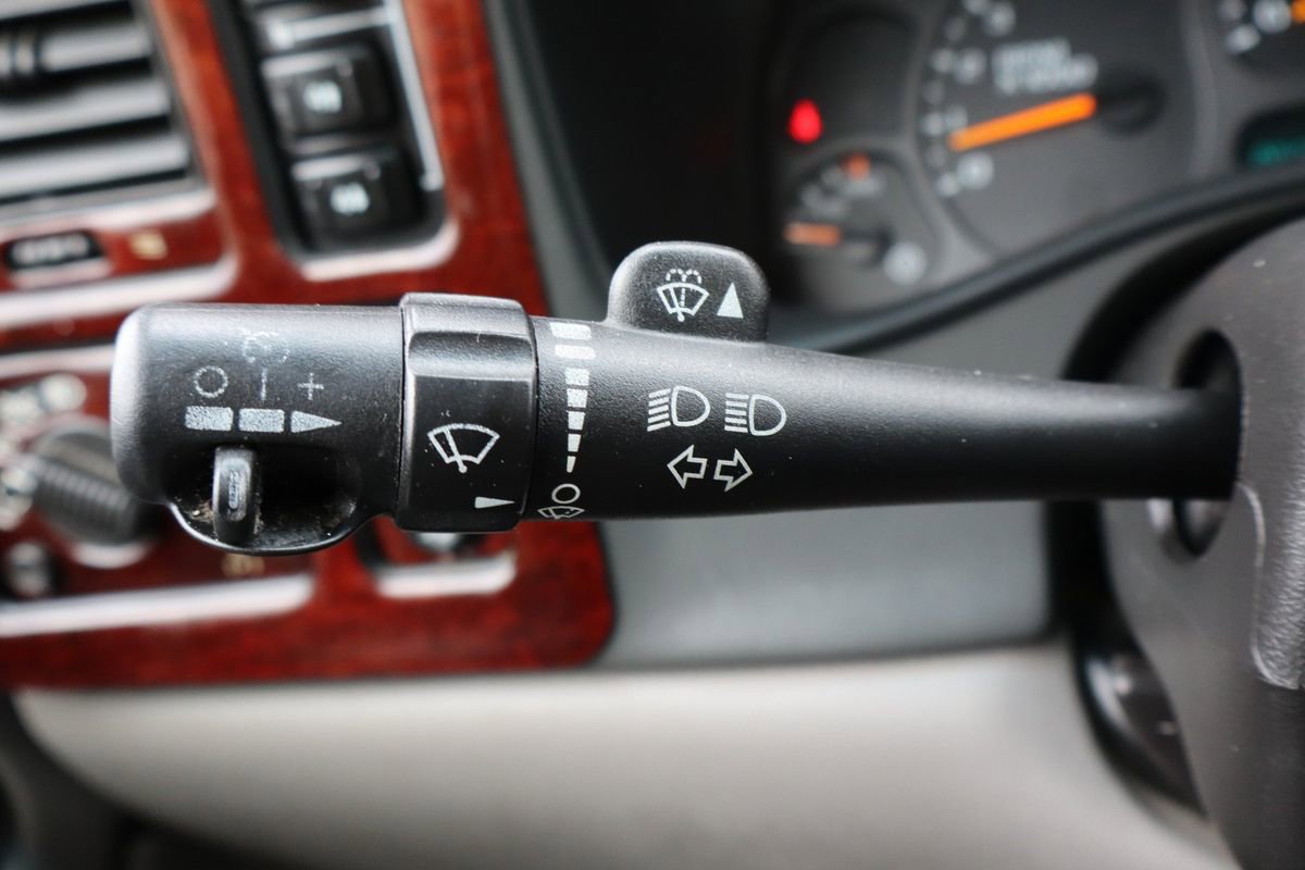 Used 2003 Chevrolet Suburban 2500 LT w/ LT Preferred Equipment Group image 37