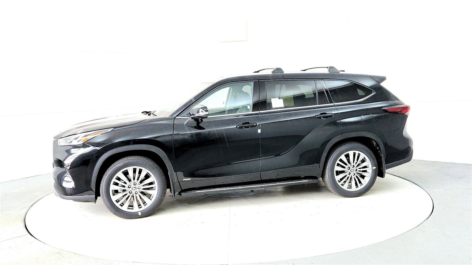 New 2026 Toyota Highlander Platinum image 3