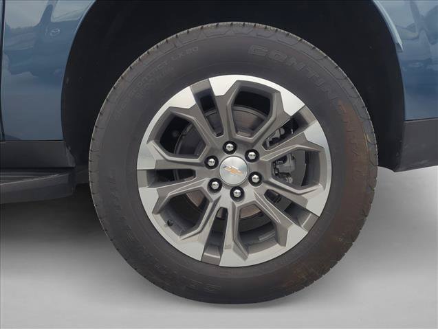 Used 2025 Chevrolet Suburban LS AWD/4WD image 5