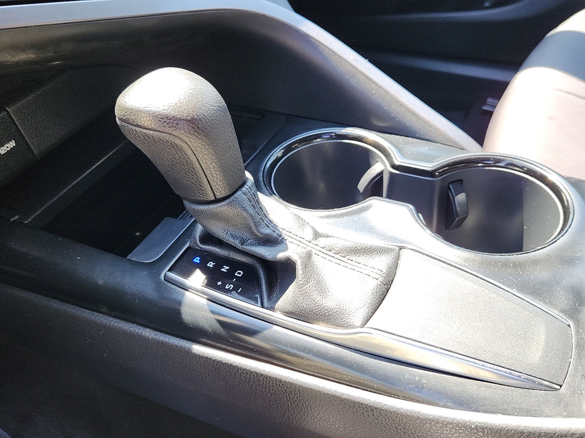 Used 2020 Toyota Camry LE FWD image 16