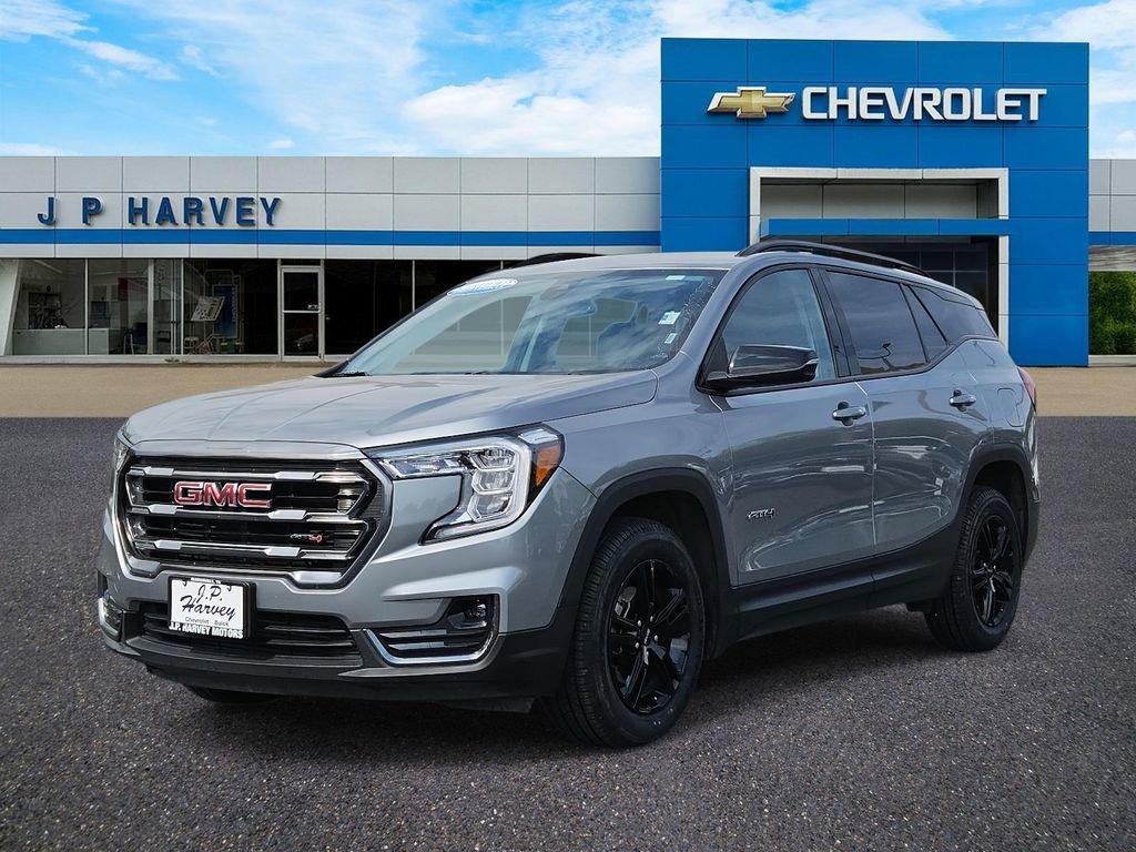 Used 2023 GMC Terrain AT4 image 3