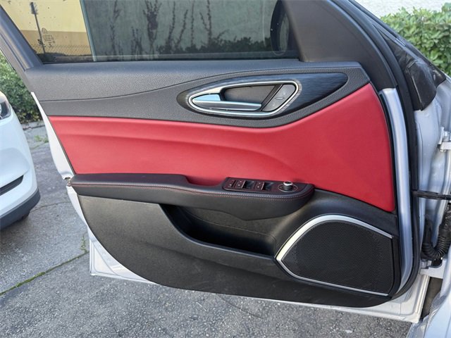 Used 2020 Alfa Romeo Giulia w/ Nero Edizione image 10