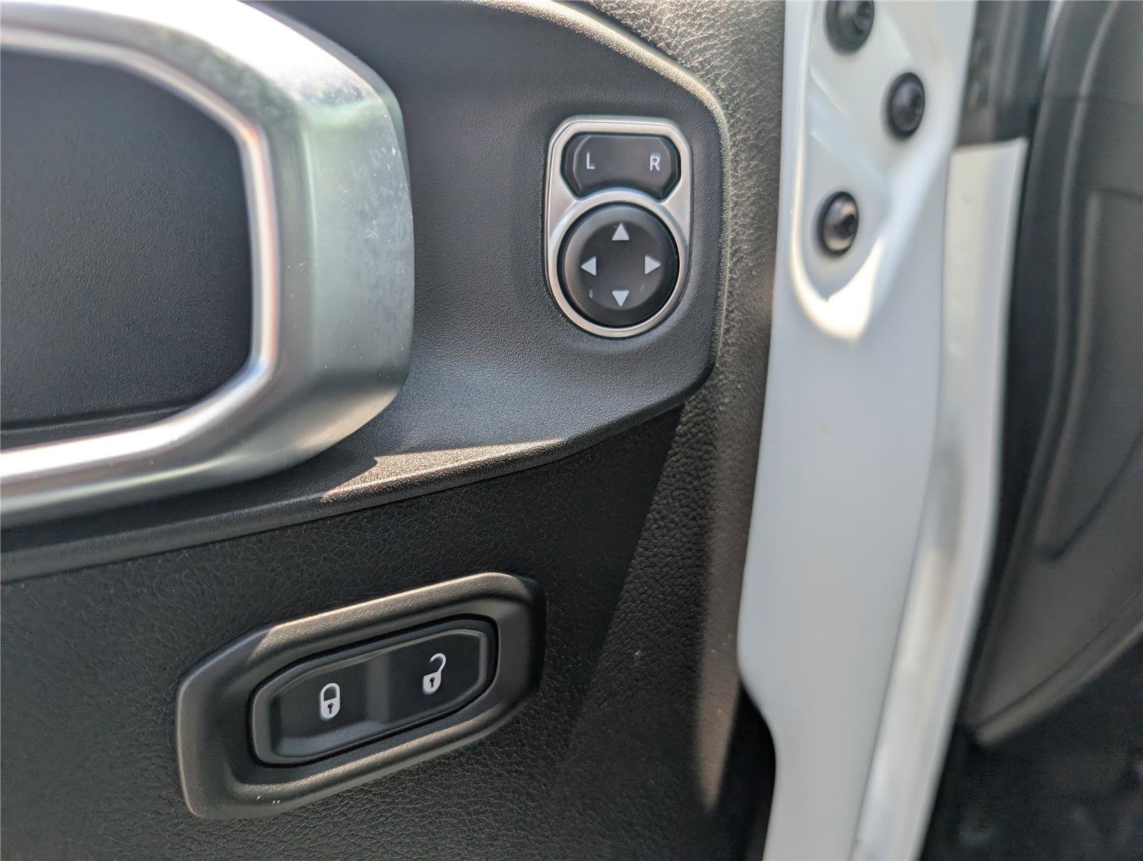 Used 2023 Jeep Gladiator Sport AWD/4WD image 18