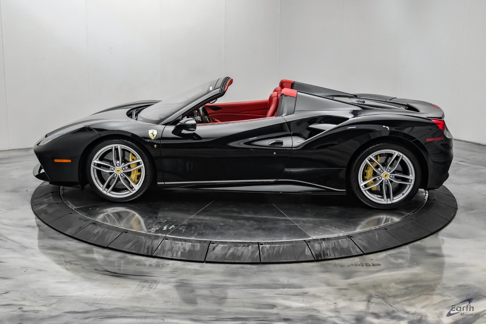 Used 2018 Ferrari 488 Spider RWD image 9