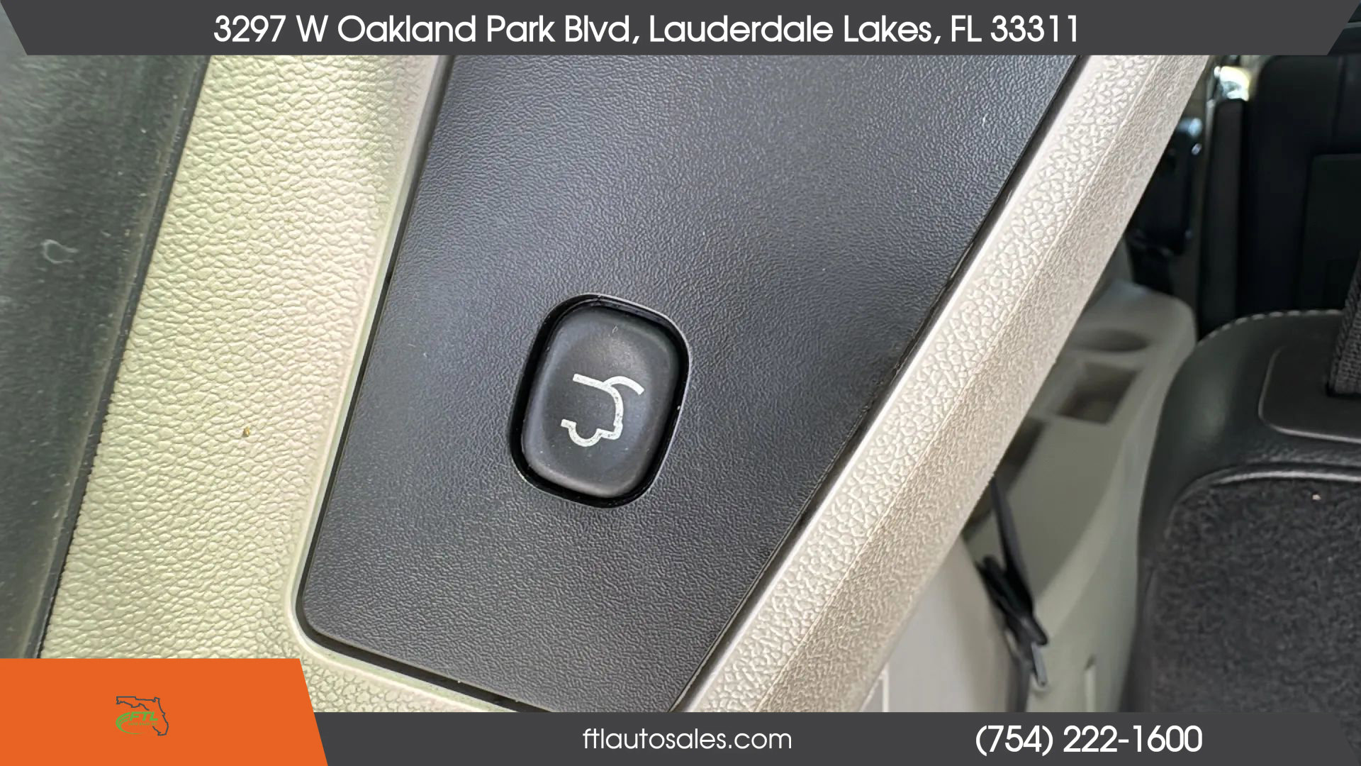 Used 2013 Chrysler Town & Country Touring image 41