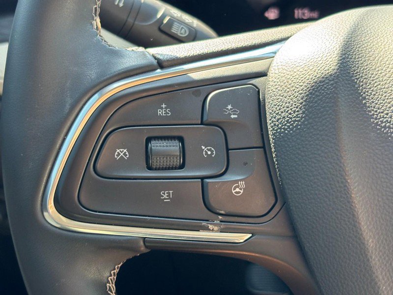 Used 2025 Buick Encore GX Avenir w/ Avenir Technology Package image 17