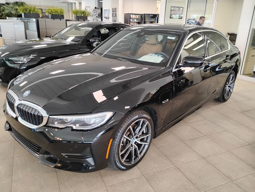 Used 2022 BMW 330e xDrive w/ Driving Assistance Package AWD/4WD image 2