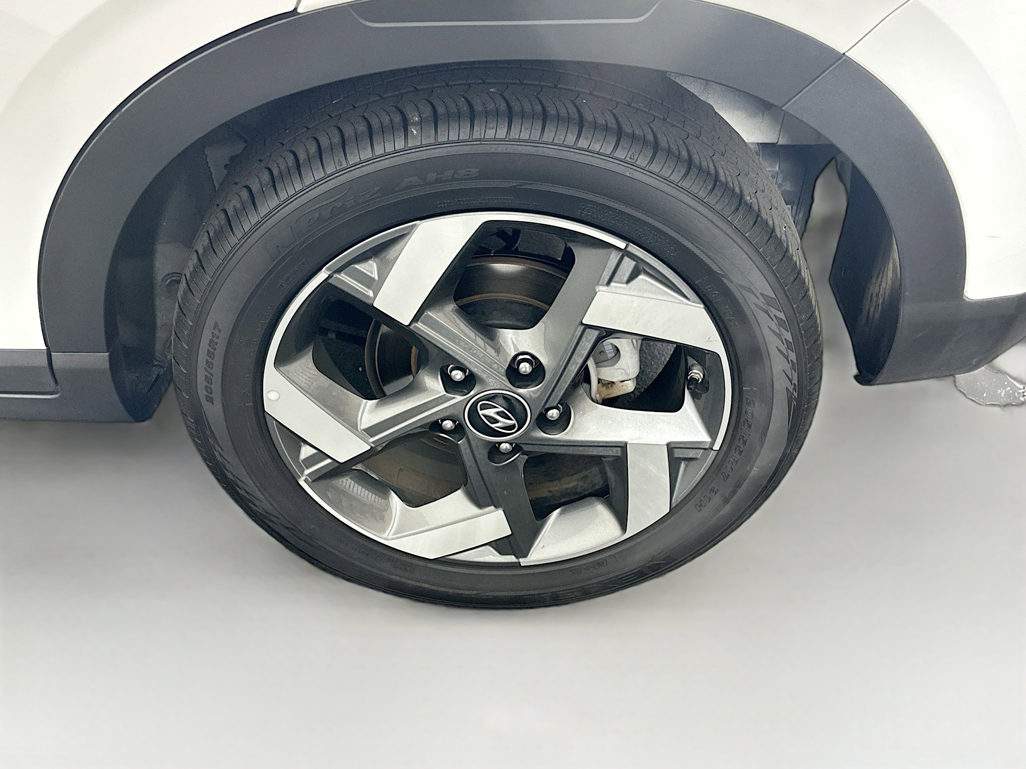 Used 2025 Hyundai Venue SEL FWD image 11