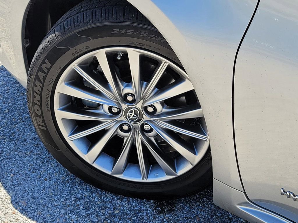 Used 2016 Toyota Avalon Limited w/ Toyota Safety Sense Package image 36