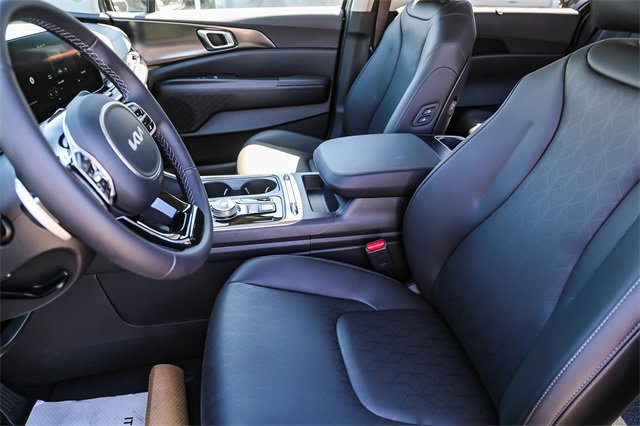 New 2026 Kia Carnival SX w/ SX Dark Edition Package image 8