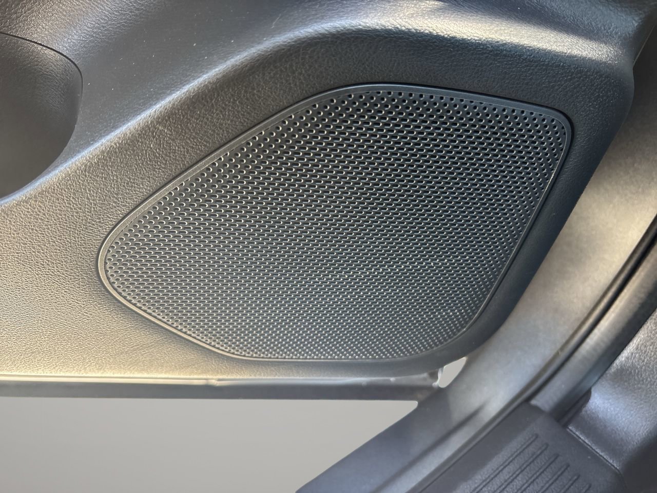 Used 2024 Nissan Rogue S image 17