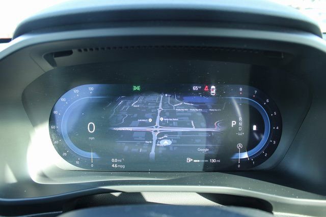 Used 2025 Volvo XC40 B5 Plus image 29