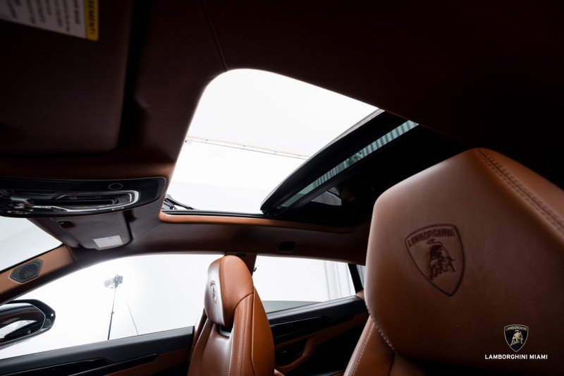 Used 2025 Lamborghini Urus SE image 31