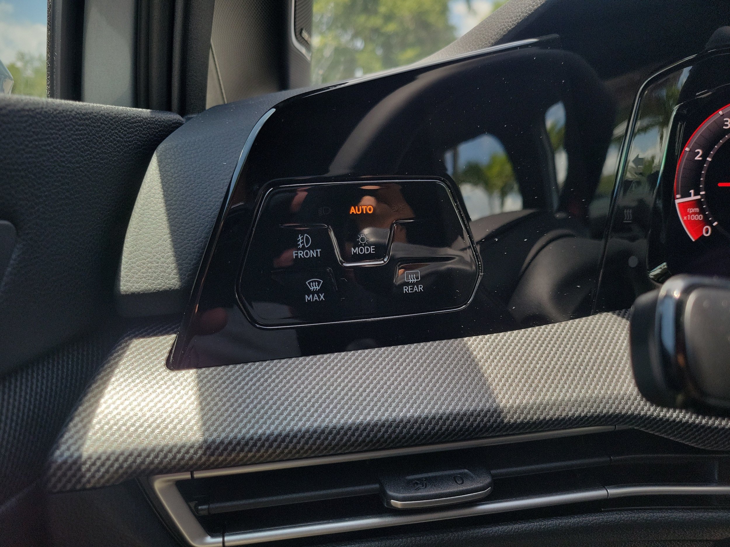 New 2026 Volkswagen GTI SE FWD image 25
