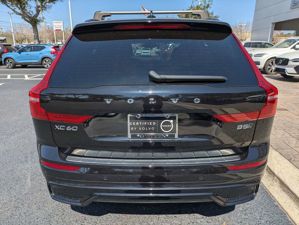 Used 2023 Volvo XC60 B5 Ultimate w/ Climate Package image 5