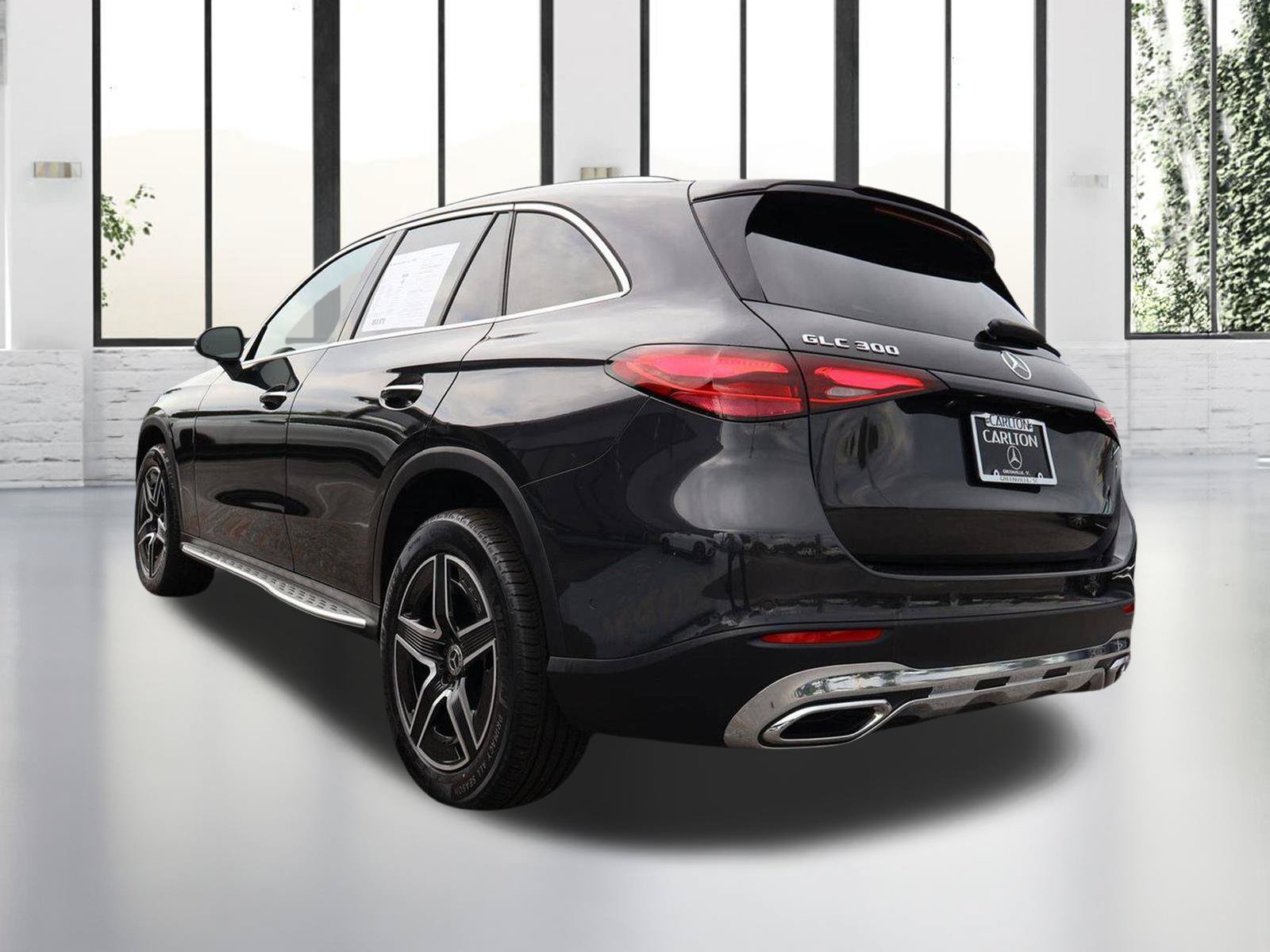 Used 2026 Mercedes-Benz GLC 300 image 3