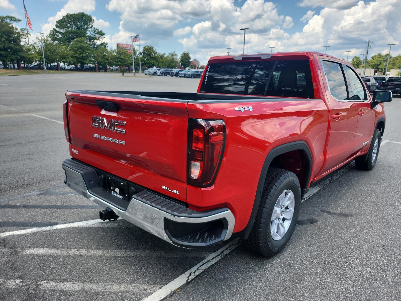 New 2026 GMC Sierra 1500 SLE image 3