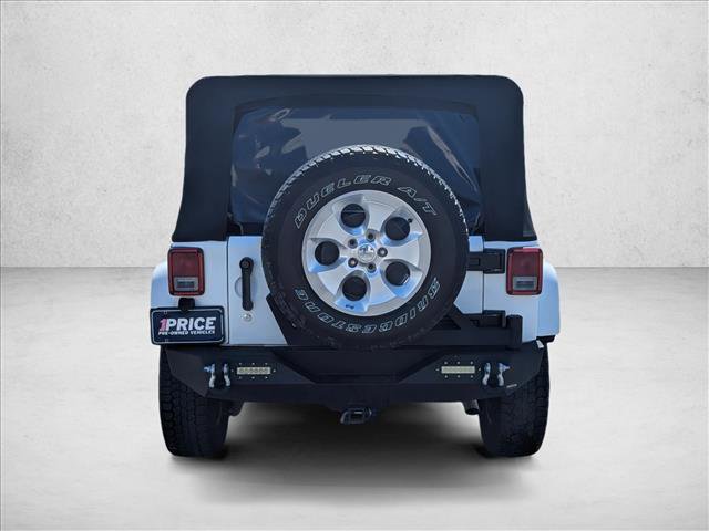 Used 2015 Jeep Wrangler Unlimited Sahara w/ Connectivity Group AWD/4WD image 3