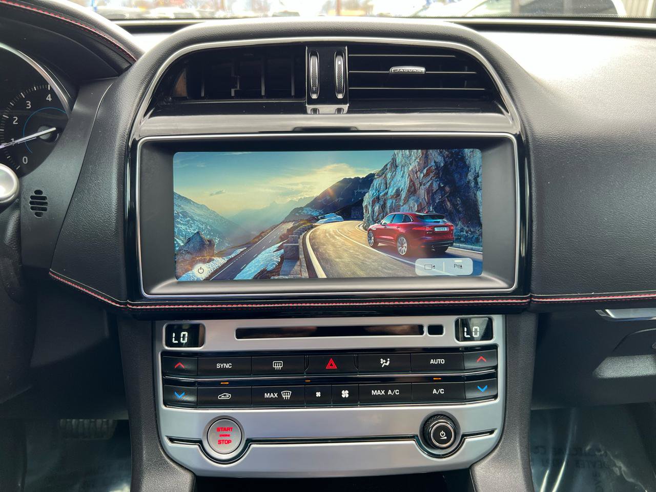 Used 2020 Jaguar F-PACE Premium image 21