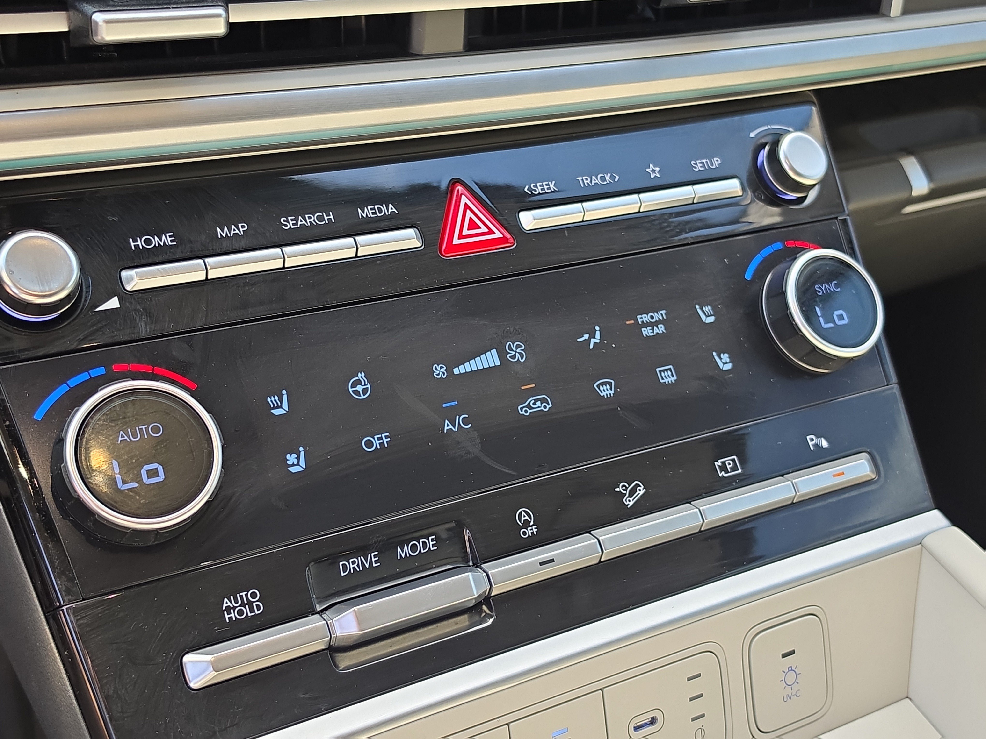 Used 2025 Hyundai Santa Fe Limited FWD image 27