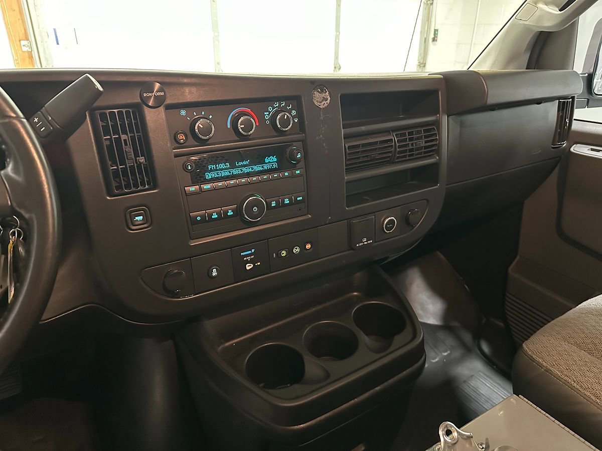 Used 2020 GMC Savana 2500 Extended w/ Enhanced Convenience Package RWD image 31