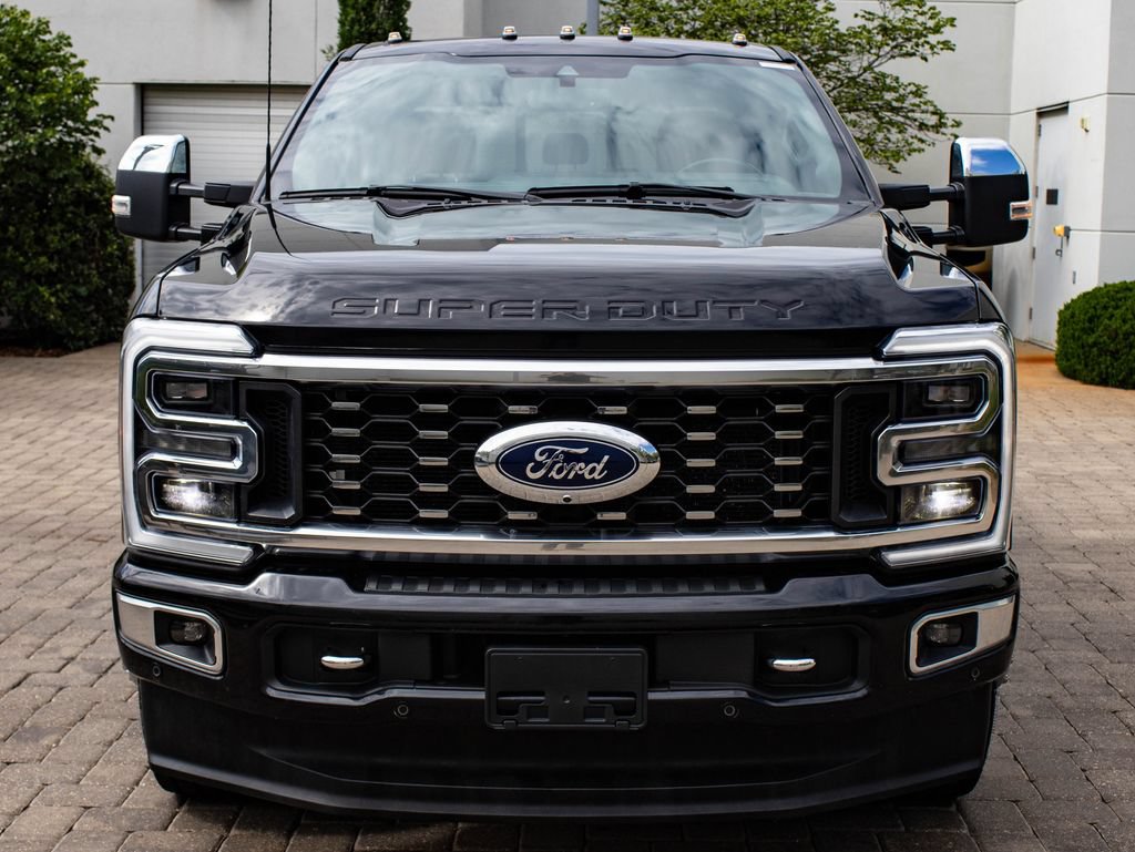 Used 2023 Ford F350 Platinum AWD/4WD image 2