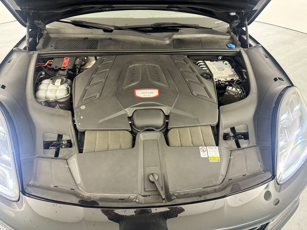 Used 2023 Porsche Cayenne Turbo AWD/4WD image 30