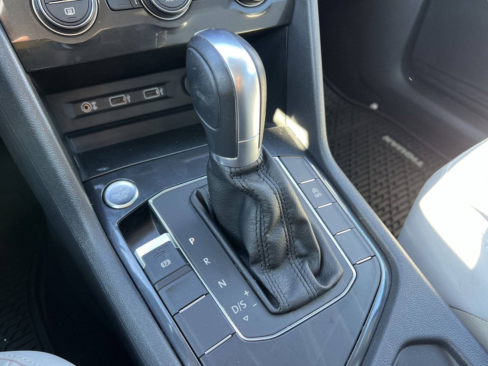 Used 2018 Volkswagen Tiguan SE image 24