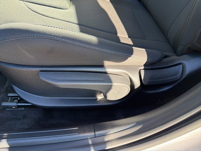 Certified 2025 Hyundai Elantra Sport image 17