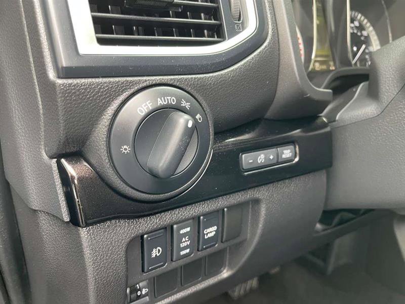 Used 2018 Nissan Titan SV w/ SV Convenience Package image 80