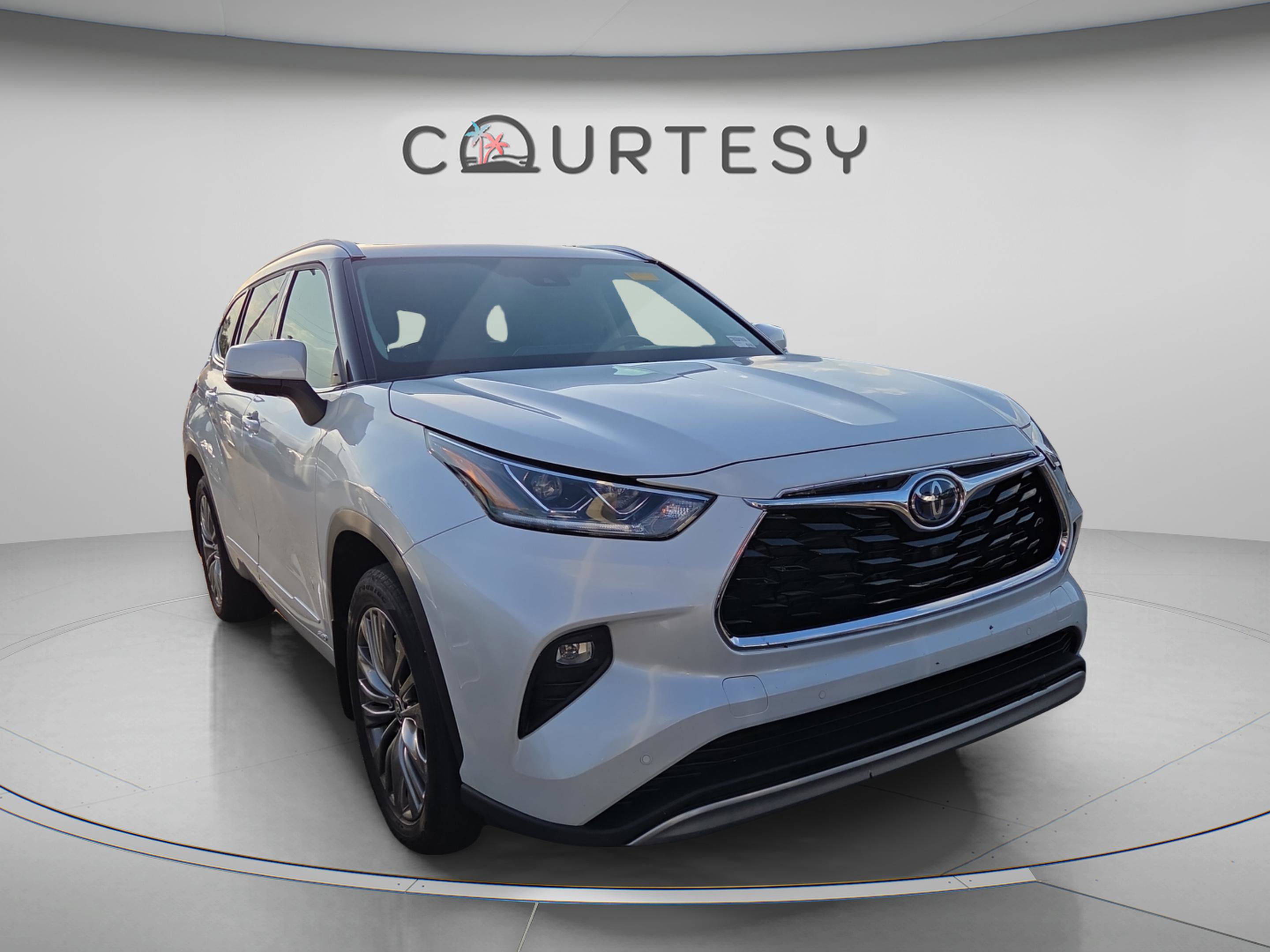 Used 2022 Toyota Highlander Platinum AWD/4WD image 3