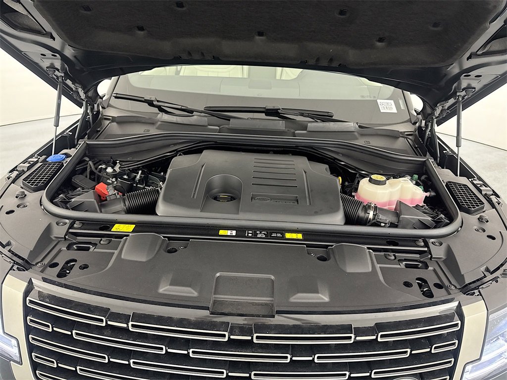 New 2025 Land Rover Range Rover Long Wheelbase SE image 30