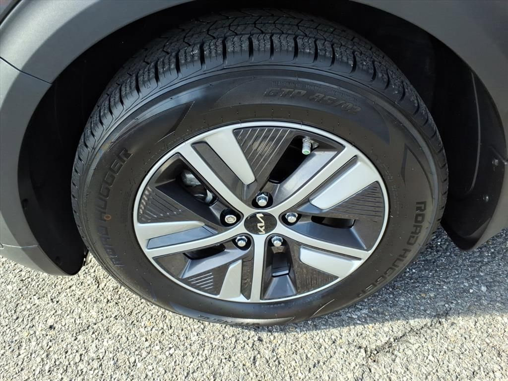 Used 2022 Kia Niro EX image 13