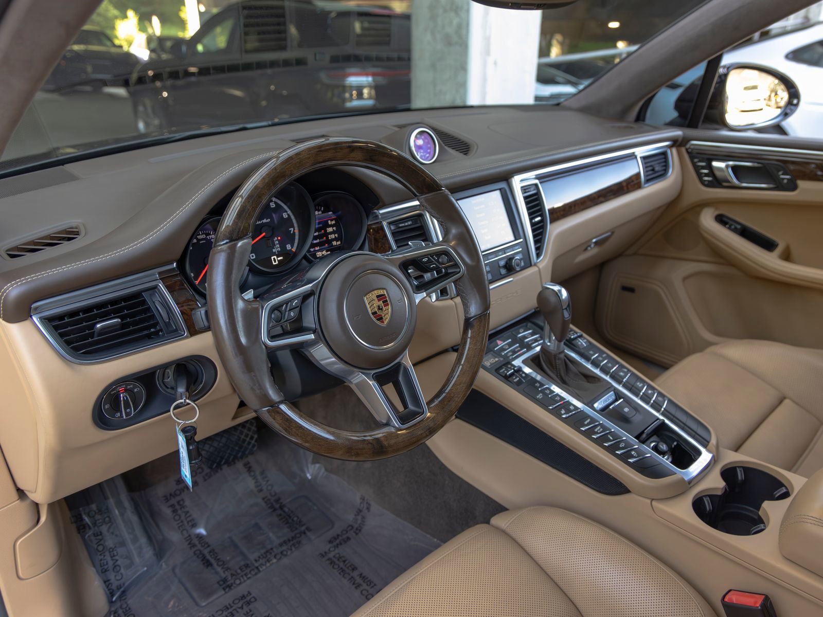 Used 2016 Porsche Macan Turbo image 4