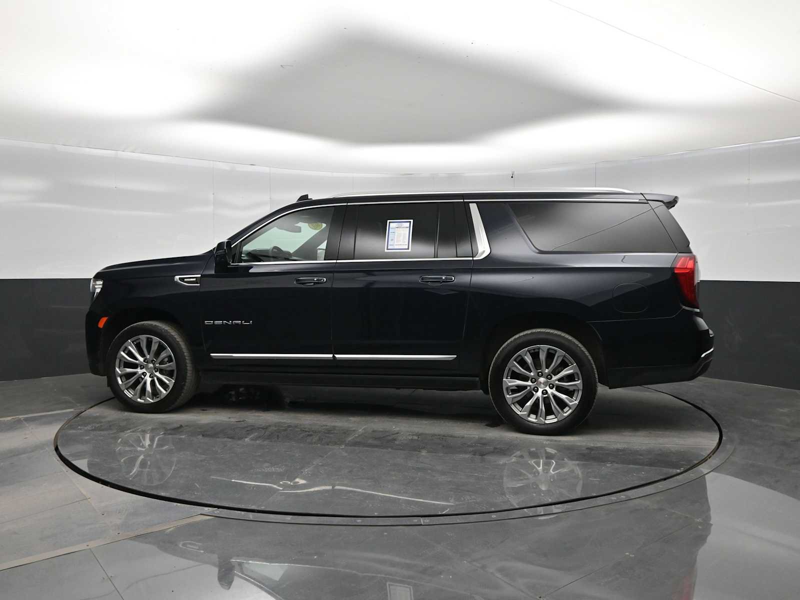 Used 2023 GMC Yukon XL Denali w/ Max Trailering Package AWD/4WD image 5