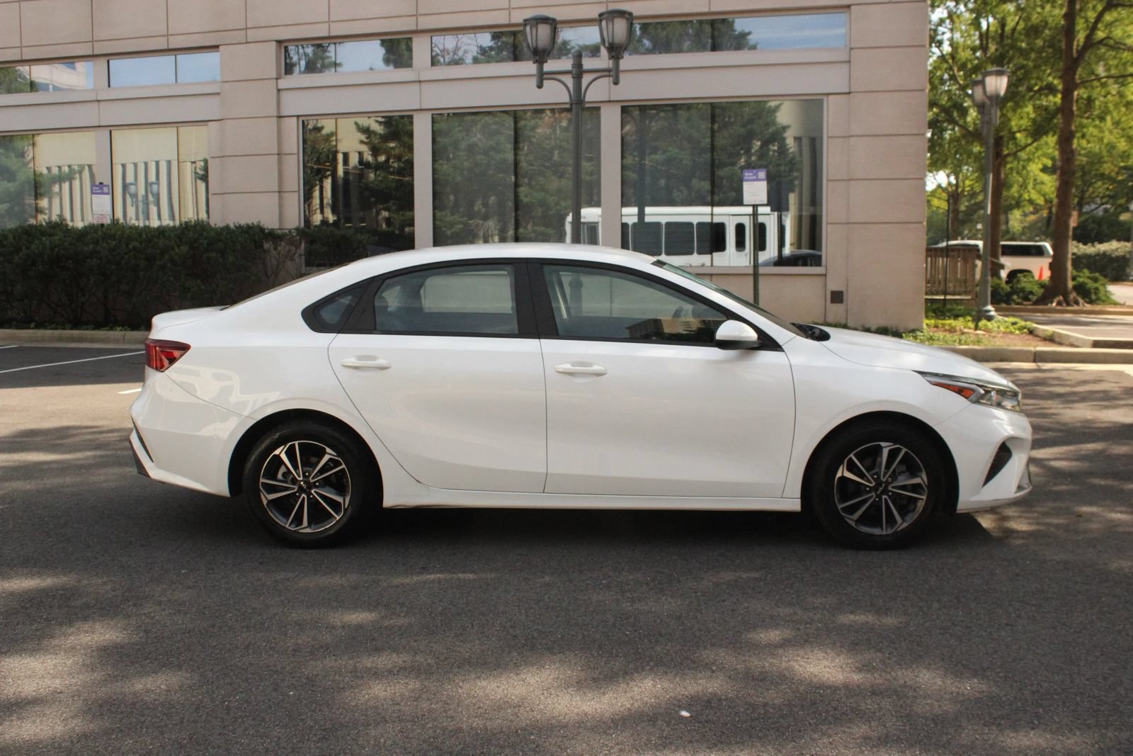 Used 2022 Kia Forte LXS FWD image 6