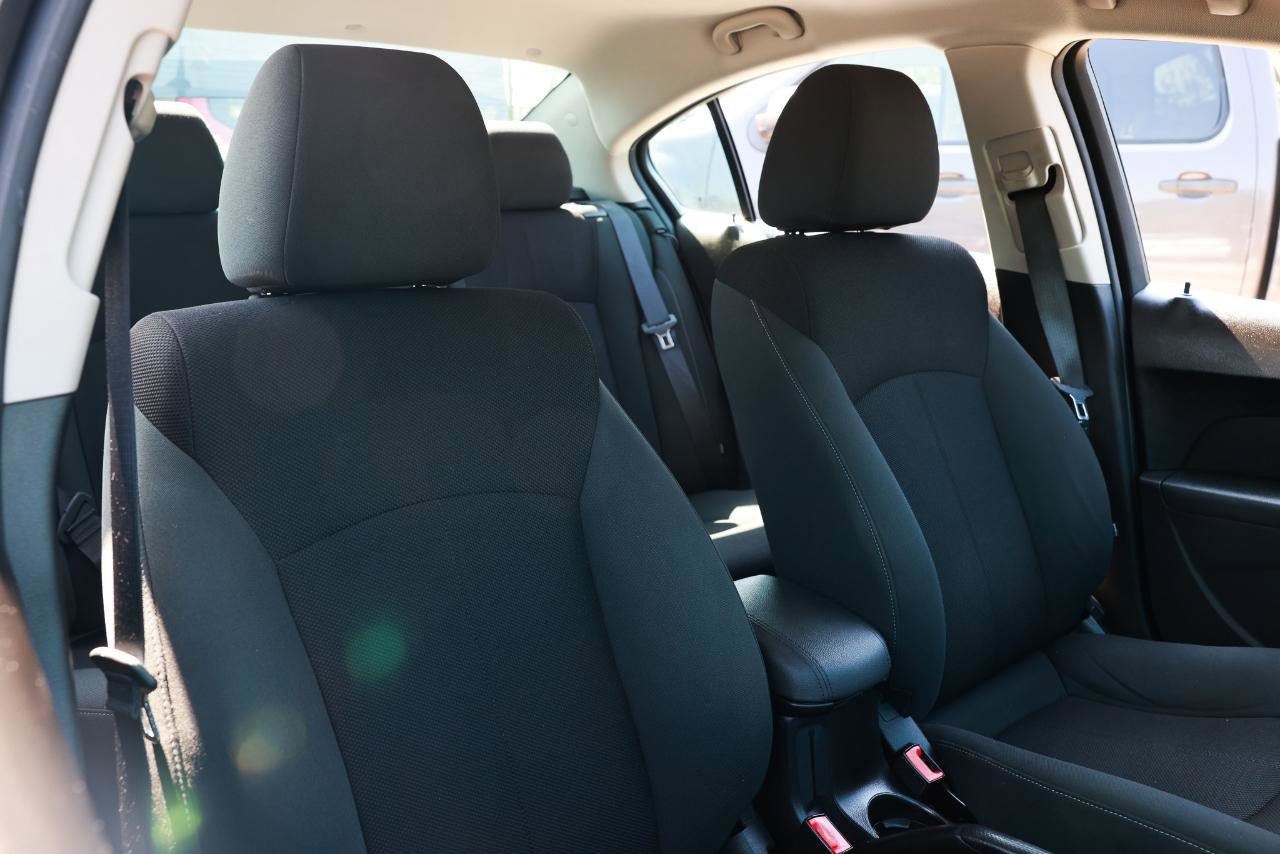 Used 2011 Chevrolet Cruze Eco FWD image 18