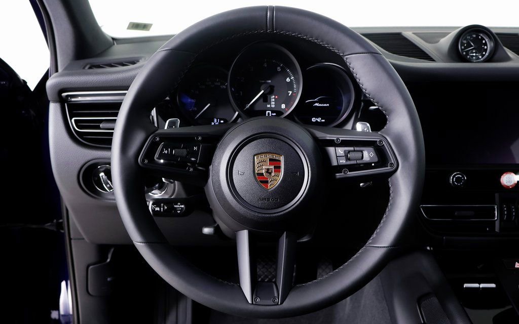 Used 2025 Porsche Macan image 10