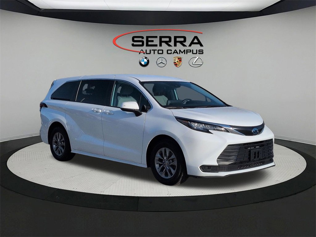 Used 2022 Toyota Sienna LE image 11