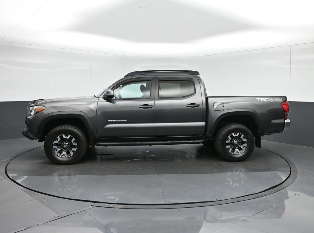 Used 2017 Toyota Tacoma TRD Off-Road image 4
